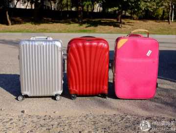 LV、Rimowa、新秀丽对决：谁是最好的登机拉杆行李箱？