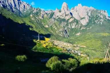 夏天去哪旅游好（夏天去哪旅游好不热）