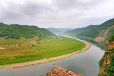 夏天去哪旅游好（夏天去哪旅游好不热）