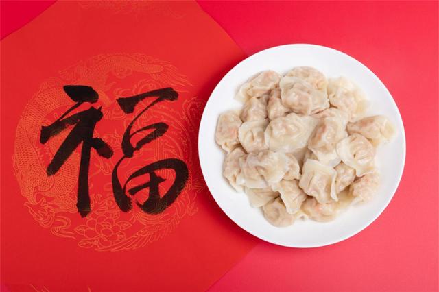 初五吃饺子（初五吃饺子早上吃还是晚上吃）