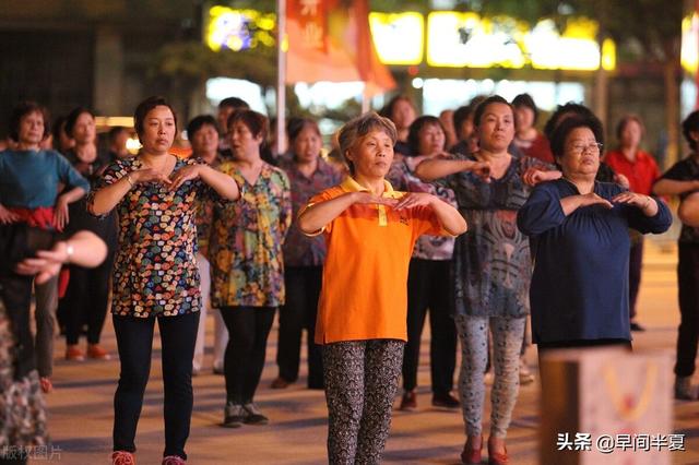 今年夏天又四十度了（今年夏天又四十度了什么意思下一句）