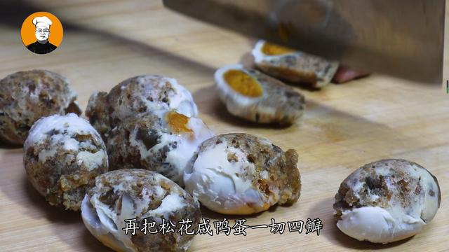 咸鸭蛋吃法（咸鸭蛋吃法,小敲一个洞）