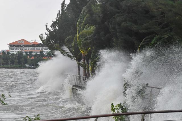 台风登陆（台风登陆时常伴随什么天气现象）