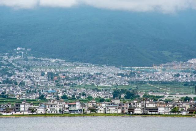 蝴蝶泉在哪里（蝴蝶泉在哪里个城市）