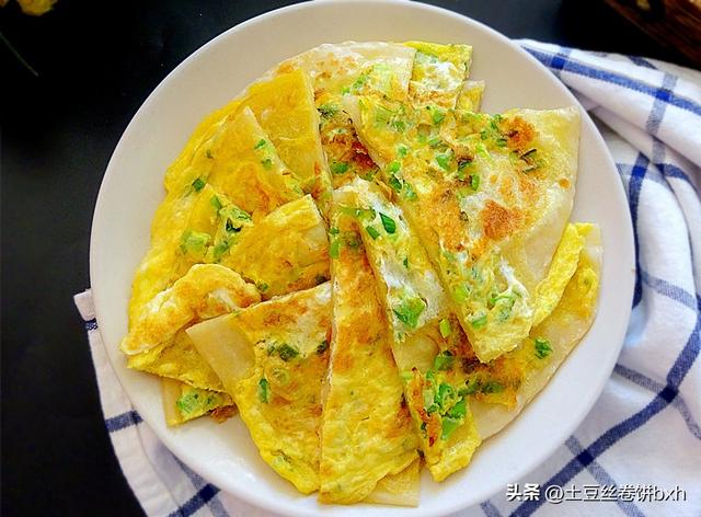 葱香鸡蛋软饼（松软葱花鸡蛋饼的做法）